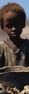 retrato-pequeno-nino-africano-muy-delgado-pobre-hambre-desempleo-africa